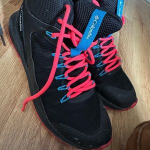 COLUMBIA Trailstorm Mid Waterproof Hiking Shoe. Like new! Worn once!